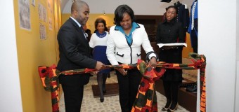 *13/03/14* – Embaixatriz de Angola inaugura exposição «Elas expõem…Conexões, Cores e Formas».