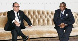 François Hollande chegou ontem a Angola