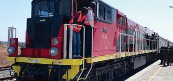 Comboio comercial à velocidade da paz