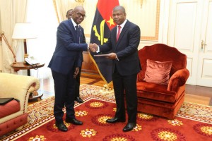 Presidente da República, João Lourenço (à dir.), recebe ministro dos Negócios Estrangeiros do Burundi, Alain Aime Nyamitwe FOTO: PEDRO PARENTE