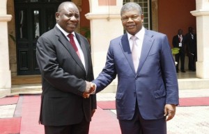 JOÃO LOURENÇO (À DIR.) E CYRIL RAMAPHOSA JUNTOS NO PALÁCIO PRESIDENCIAL  FOTO: FRANCISCO MIUDO