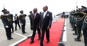 Presidente da África do Sul (à esq. ), Matamela Cyril Ramaphosa, em Luanda FOTO: PEDRO PARENTE