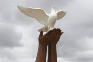 MONUMENTO DA PAZ ERGUIDO NO LUENA FOTO: PEDRO PARENTE