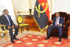 PRESIDENTE DA REPUBLICA, JOÃO LOURENÇO (À DIR.) RECEBE EM AUDIÊNCIA EMBAIXADOR DE MOÇAMBIQUE, SANTOS ÁLVARO FOTO: FRANCISCO MIÚDO