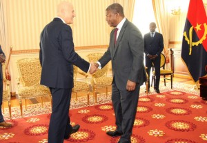 PRESIDENTE DA REPÚBLICA, JOÃO LOURENÇO À (DIR) RECEBE EM AUDIÊNCIA CLÁUDIO DESCALZI PRESIDENTE DA ENI FOTO: FRANCISCO MIÚDO