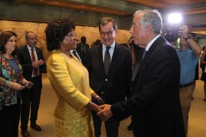 Primeira-Dama com o Presidente de Portugal na cerimónia de entrega dos prémios Gulbenkian Fotografia: DR