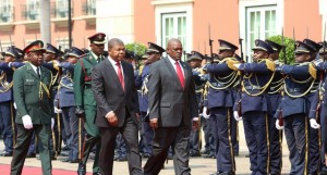 Presidente da República, João Lourenço(à esq.), encontra-se com homólogo do Botswana, Mokgweetsi Masisi
FOTO: PEDRO PARENTE