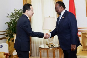 PRESIDENTE DA ASSEMBLEIA NACIONAL, FERNANDO DA PIEDADE DIAS DOS SANTOS, CONCEDE AUDIÊNCIA AO VICE-PRESIDENTE DO PARLAMENTO DA COREIA DO SUL, LEE JUYONG. FOTO: ROSÁRIO DOS SANTOS