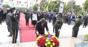 Presidente da República, João Lourenço, deposita coroa de flores estátua de Agostinho Neto FOTO: PEDRO PARENTE