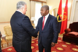 Encontro entre Presidente João Lourenço (à dir.) e o embaixador da Rússia em Angola, Vladimir Tararov FOTO: PEDRO PARENTE