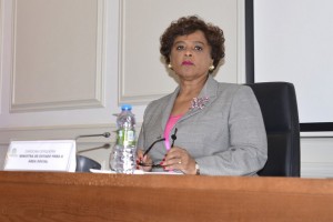 MINISTRA DE ESTADO PARA A ÁREA SOCIAL, CAROLINA CERQUEIRA, DURANTE A REUNIÃO COM A COMISSÃO CONTRA O COVID-19 FOTO: ROSARIO DOS SANTOS