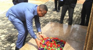 Ministro do Interior, Eugénio Laborinho, rende homenagem aos mártires da resistência do Cuito FOTO: LEONARDO CASTRO