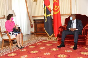 Presidente da República, João Lourenço (à dir.), recebe em audiência embaixadora dos EUA em Angola, Nina Fite Foto: Francisco Miúdo