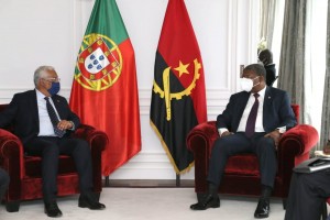 França: Presidente João Lourenço (à dir.) com o Primeiro Ministro Português, António Costa Fotografia: CIPRA