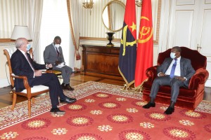 Presidente da República, João Lourenço (à dir.), recebe embaixador dos países baixos Foto: Pedro Parente