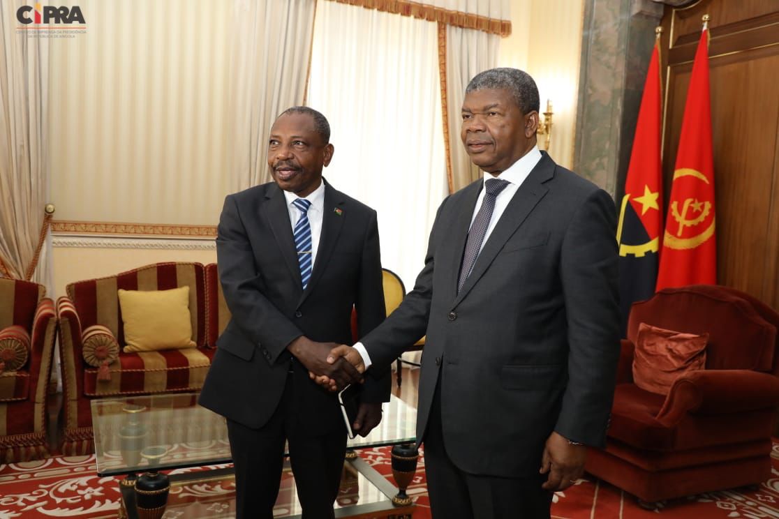 Embaixada da República de Angola em Portugal Presidente da República