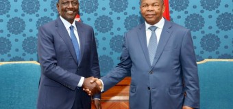 PRESIDENTES DE ANGOLA E DO QUÉNIA CONVERSAM EM LUANDA